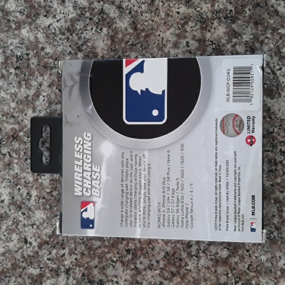 NWOT MLB L.A. Dodgers ⚾️wireless charging base - Picture 2 of 2